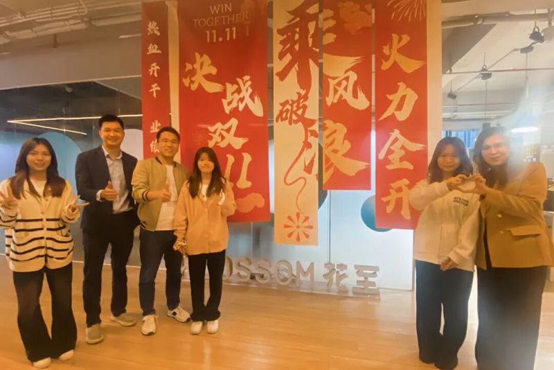 直击美妆直播一线！顺德产业学院学子助力“花至美”肌提新品首秀圆满收官