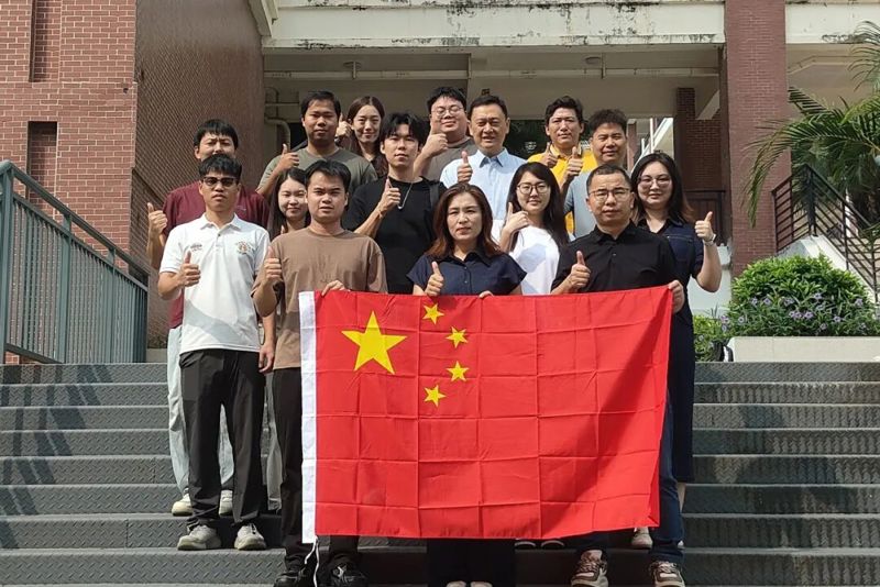 盛世迎华诞，青春贺国庆｜数字经济与管理学院以此帧热爱，献礼祖国！