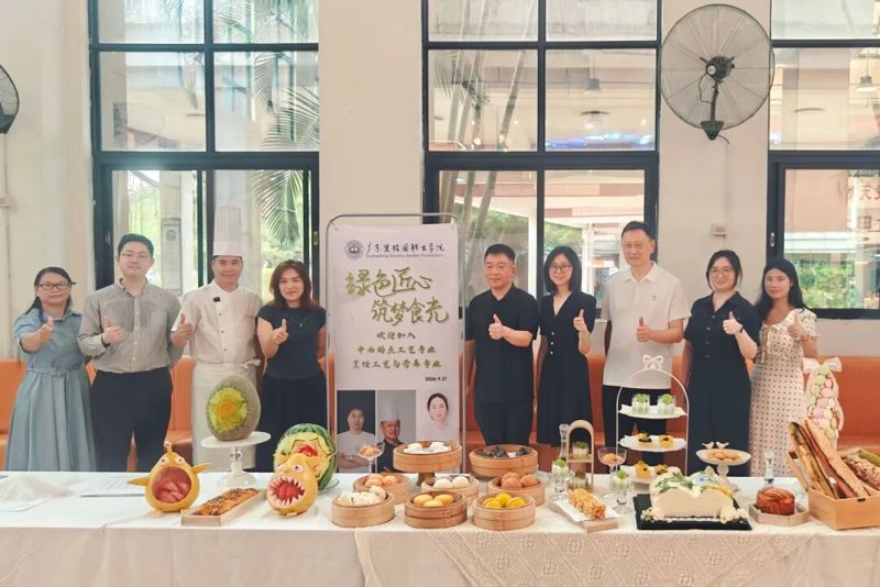 刀工火候里，藏着他们的大学第一课——中西面点、烹饪工艺与营养专业2026级新生“第一课”圆满举行